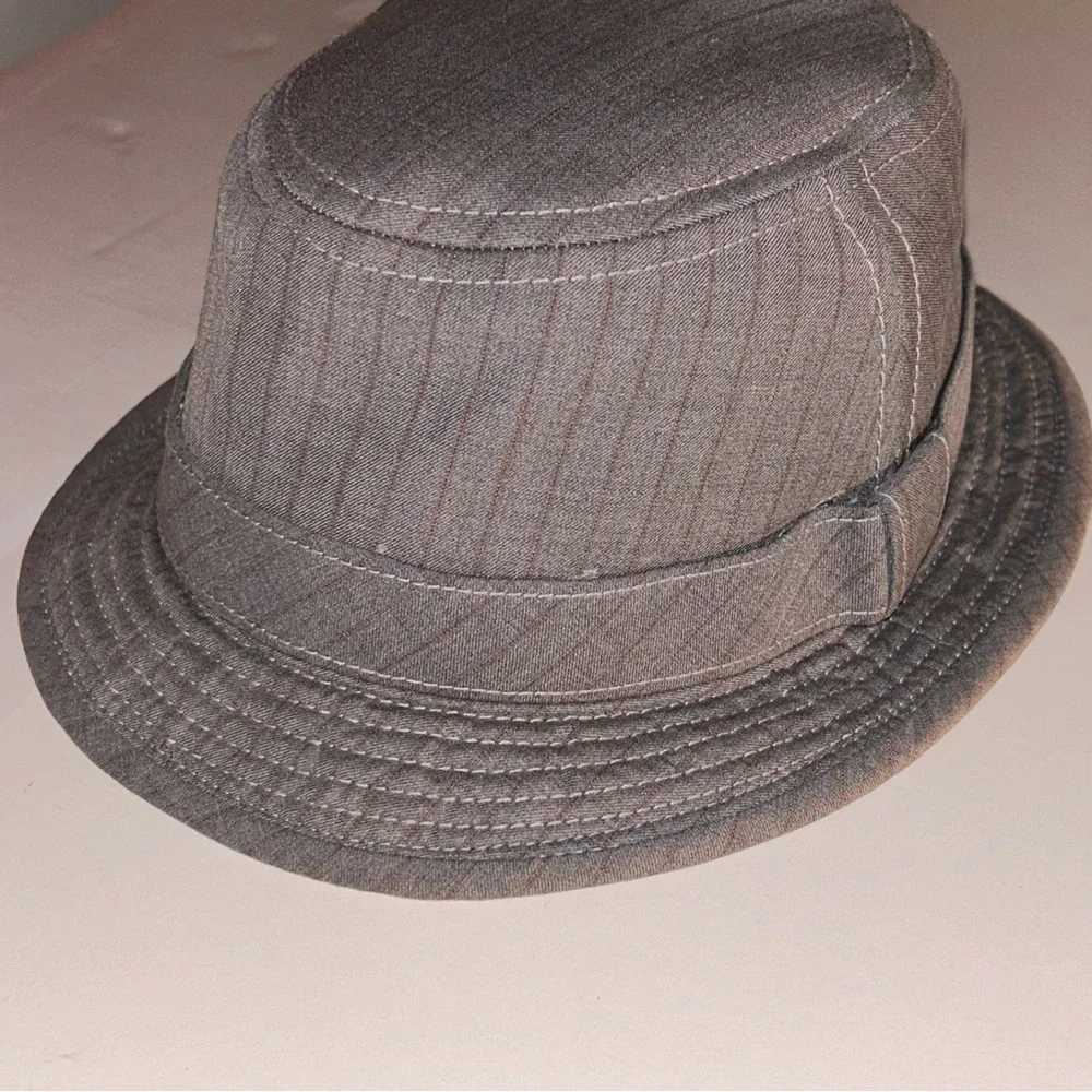 Vintage Goorin Brothers Grey Pinstriped Retro
Bucket Hat - Picture 6 of 8